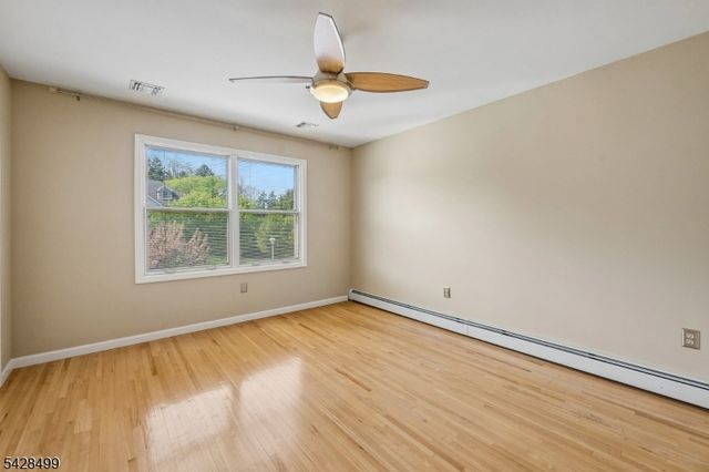 5 Francesca Ct, East Hanover Twp., NJ 07936