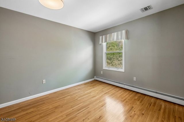 5 Francesca Ct, East Hanover Twp., NJ 07936