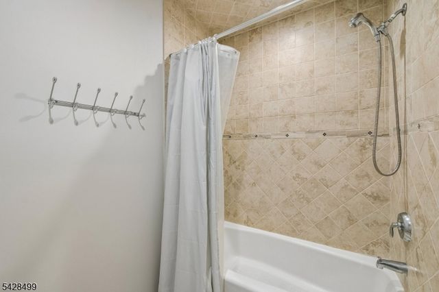 5 Francesca Ct, East Hanover Twp., NJ 07936