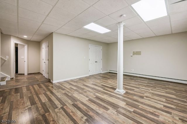 5 Francesca Ct, East Hanover Twp., NJ 07936