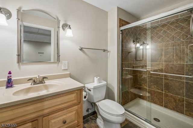 5 Francesca Ct, East Hanover Twp., NJ 07936