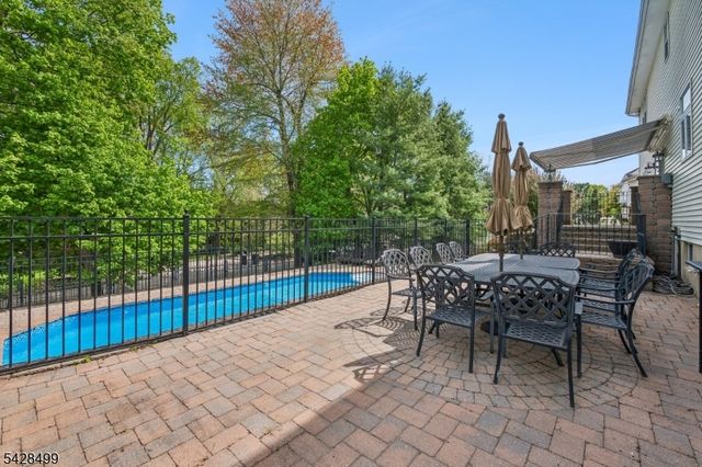 5 Francesca Ct, East Hanover Twp., NJ 07936