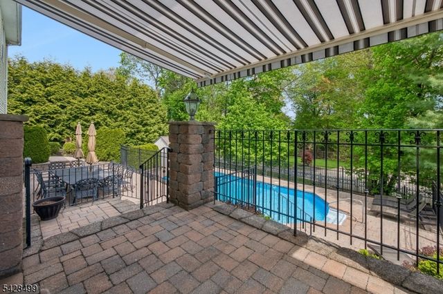 5 Francesca Ct, East Hanover Twp., NJ 07936