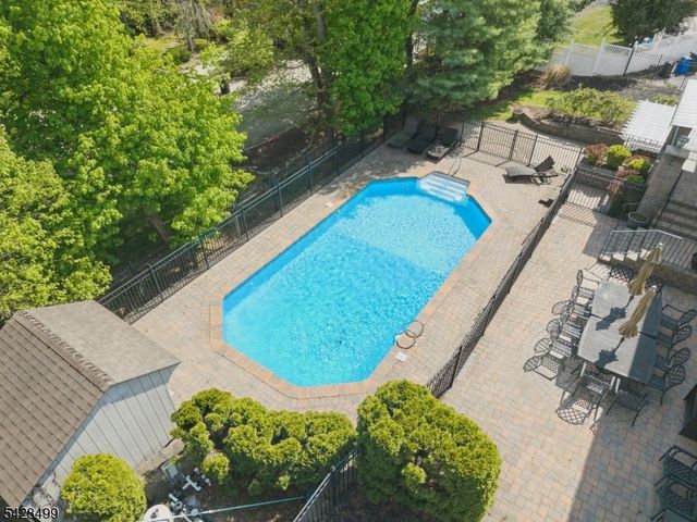 5 Francesca Ct, East Hanover Twp., NJ 07936