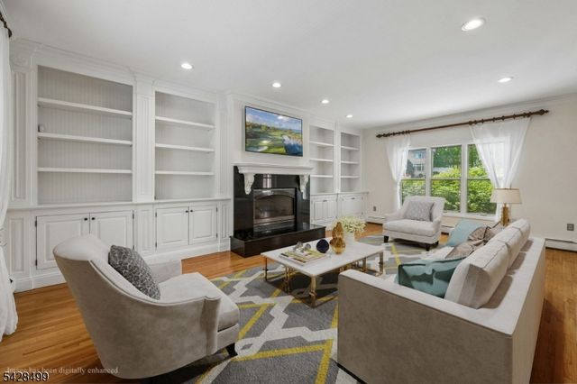 5 Francesca Ct, East Hanover Twp., NJ 07936