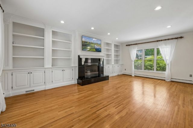 5 Francesca Ct, East Hanover Twp., NJ 07936