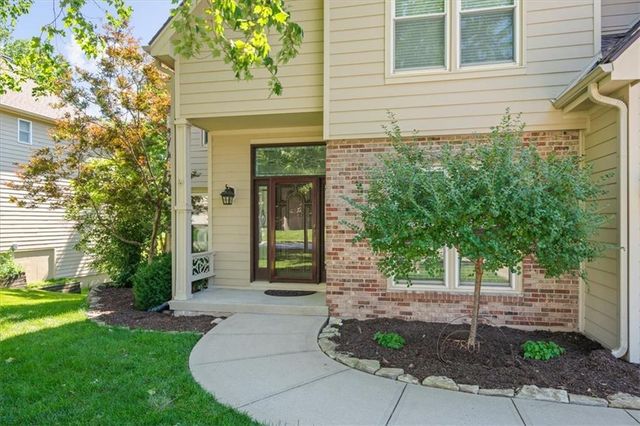 7801 N Revere Drive, Kansas City, MO 64151