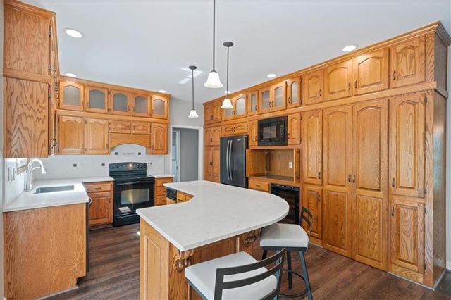 7801 N Revere Drive, Kansas City, MO 64151