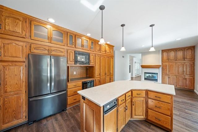 7801 N Revere Drive, Kansas City, MO 64151
