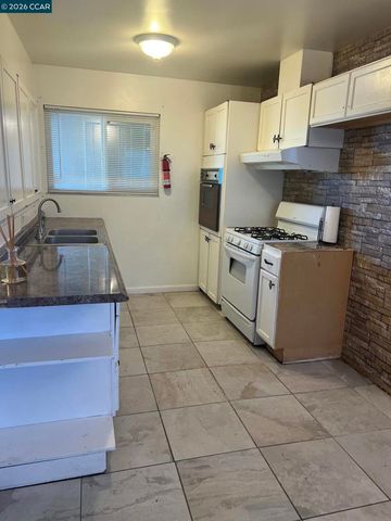 827 Falcon Dr, Vallejo, CA 94589
