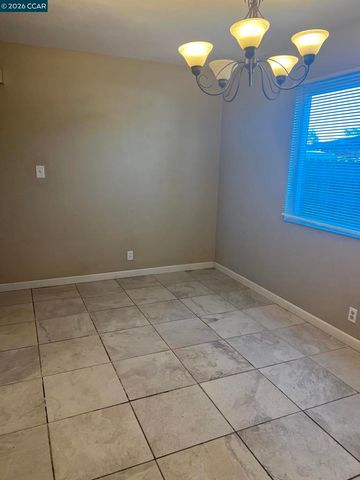 827 Falcon Dr, Vallejo, CA 94589