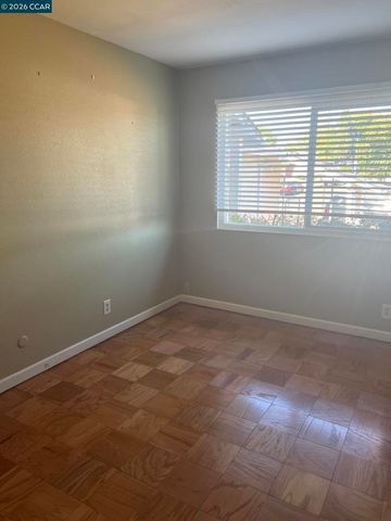 827 Falcon Dr, Vallejo, CA 94589