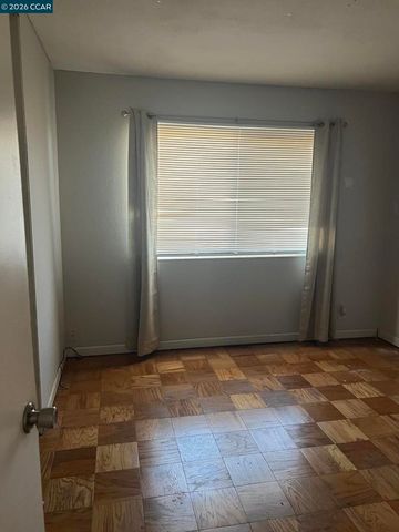827 Falcon Dr, Vallejo, CA 94589