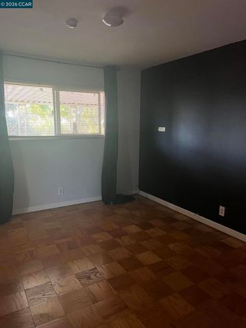 827 Falcon Dr, Vallejo, CA 94589