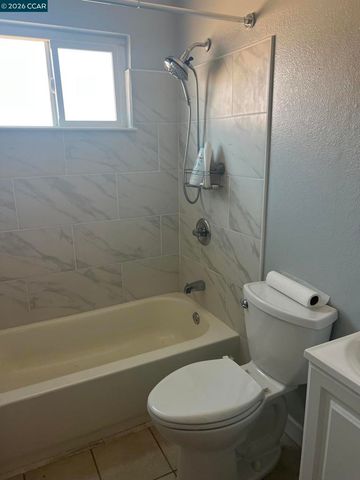 827 Falcon Dr, Vallejo, CA 94589