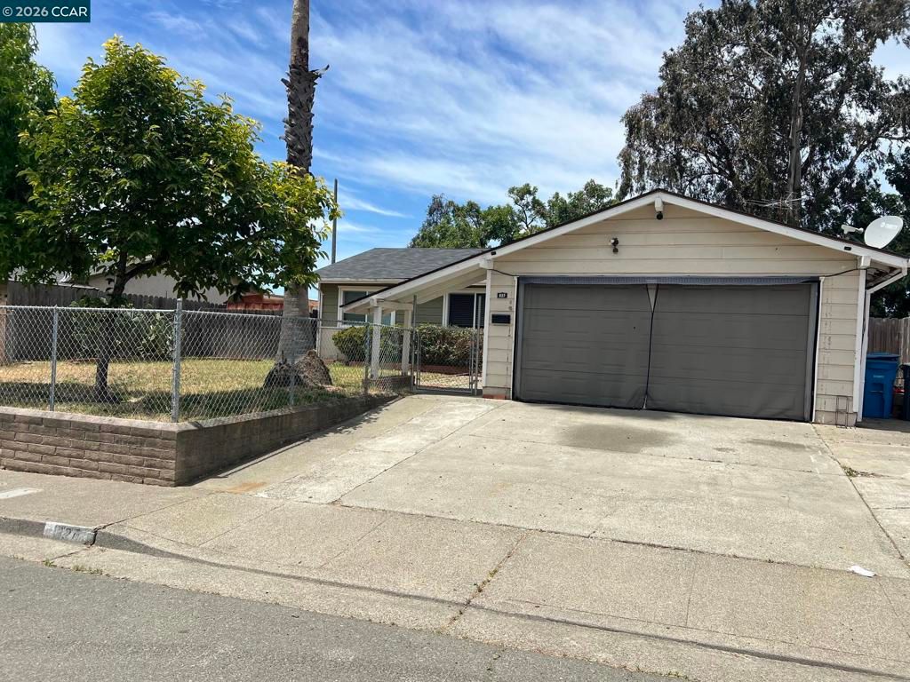 827 Falcon Dr, Vallejo, CA 94589