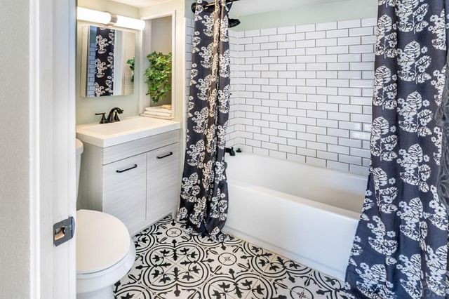 2201 W Warren Ave, Englewood, CO 80110