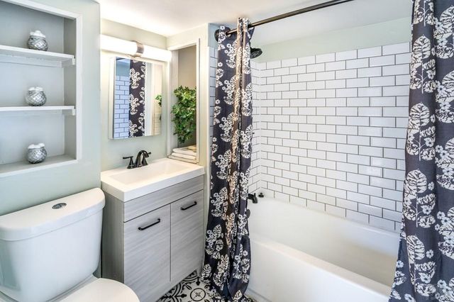 2201 W Warren Ave, Englewood, CO 80110