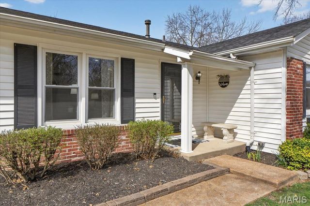 947 Bellestri Drive, Ballwin, MO 63021