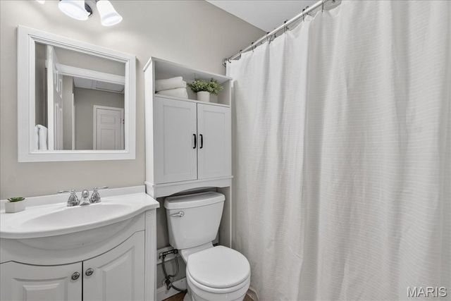 947 Bellestri Drive, Ballwin, MO 63021