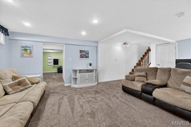 947 Bellestri Drive, Ballwin, MO 63021