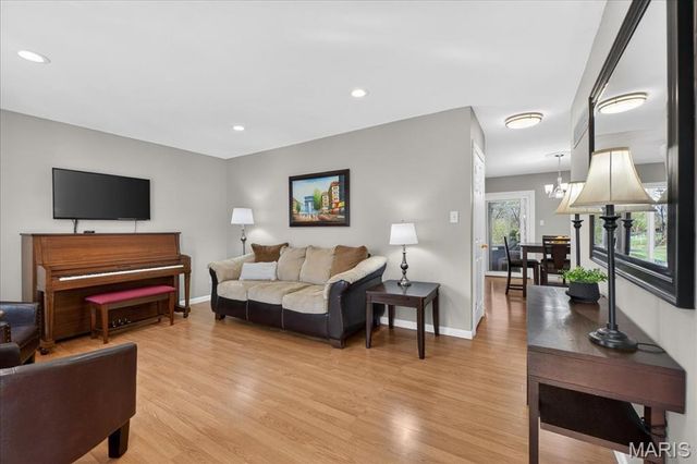 947 Bellestri Drive, Ballwin, MO 63021