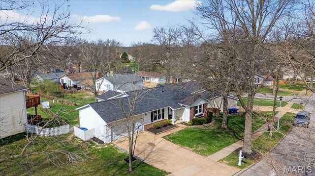 947 Bellestri Drive, Ballwin, MO 63021
