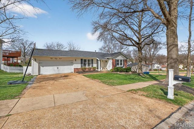 947 Bellestri Drive, Ballwin, MO 63021