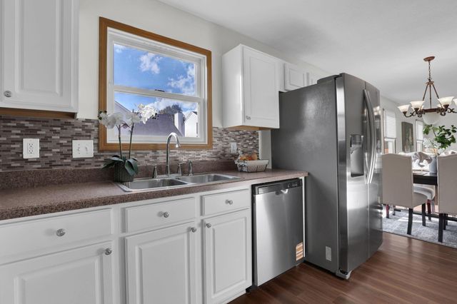 8569 Fernbrook Drive, Lewis Center, OH 43035