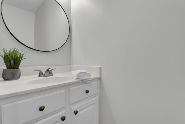 8569 Fernbrook Drive, Lewis Center, OH 43035