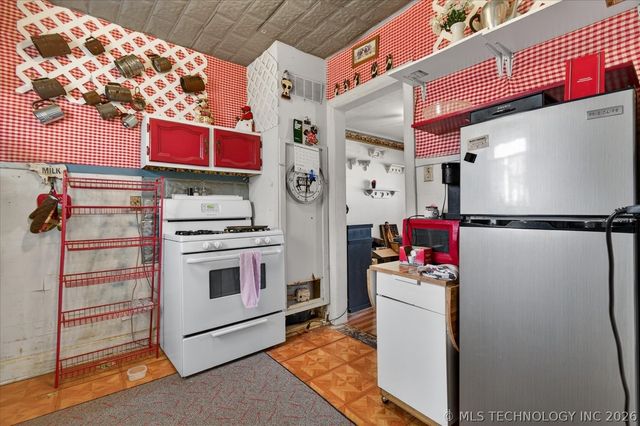 408 S Chickasaw Avenue, Bartlesville, OK 74003