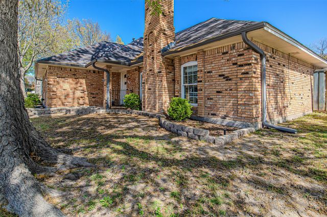 903 Village Green Drive, Rockwall, TX 75087