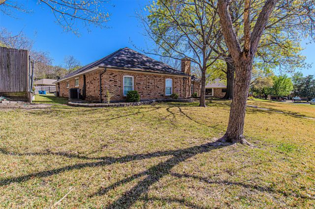 903 Village Green Drive, Rockwall, TX 75087