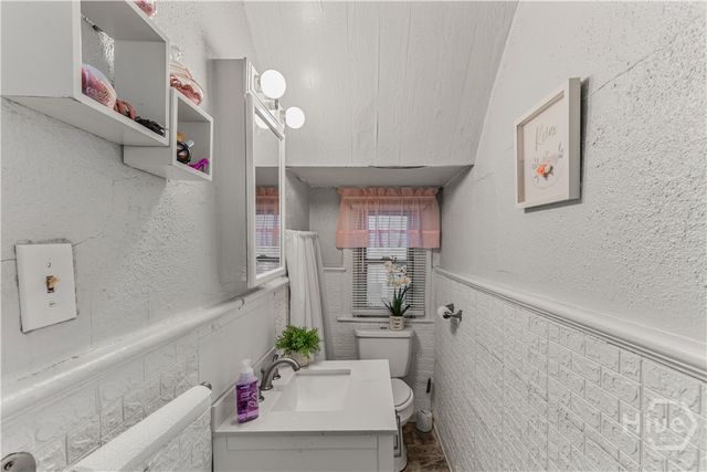 211 W 34th Street, Savannah, GA 31401