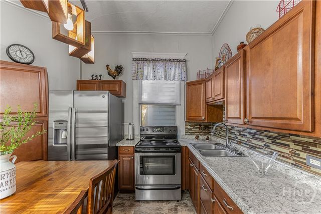 211 W 34th Street, Savannah, GA 31401