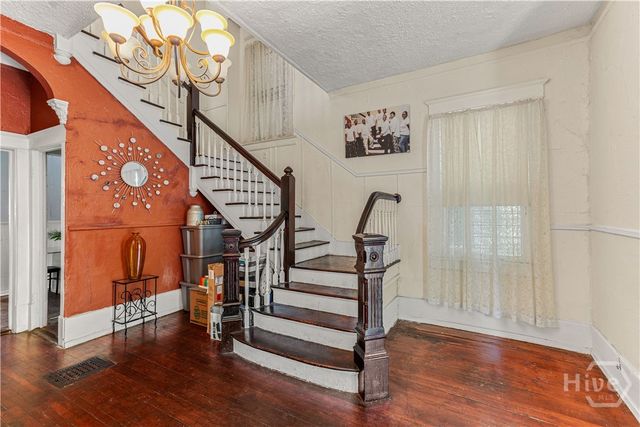 211 W 34th Street, Savannah, GA 31401