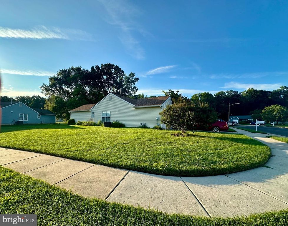 2 WALDEN WAY, Woodbury, NJ 08096