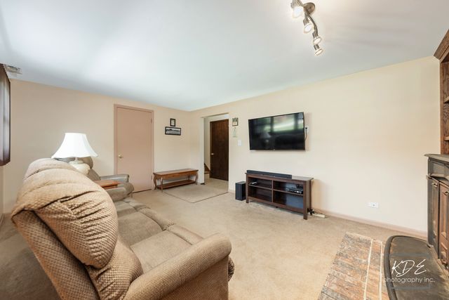 29W303 Hartman Drive, Naperville, IL 60564