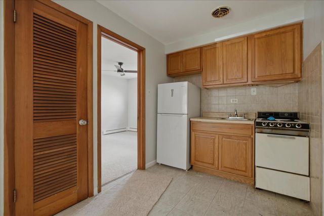 6250 W 64th Place 101, Chicago, IL 60638