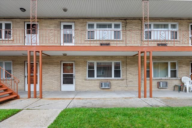 6250 W 64th Place 101, Chicago, IL 60638