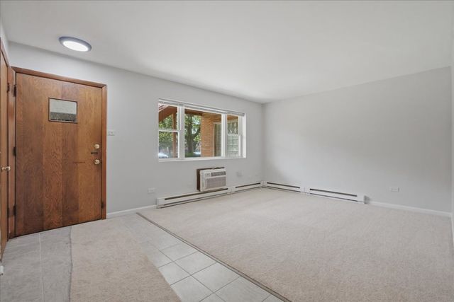 6250 W 64th Place 101, Chicago, IL 60638