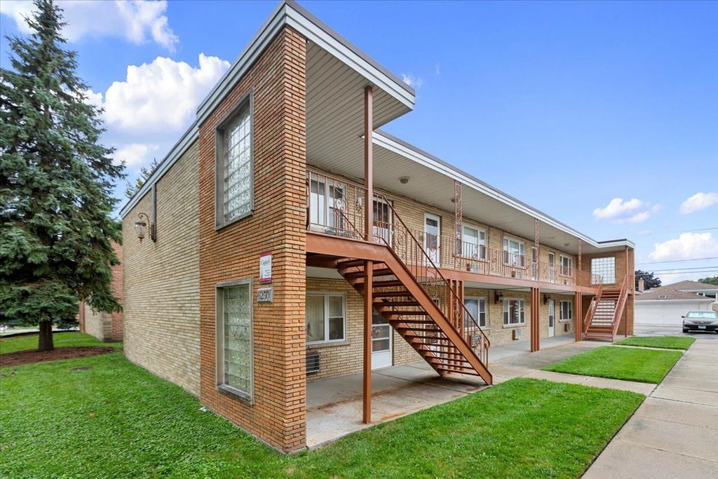 6250 W 64th Place 101, Chicago, IL 60638