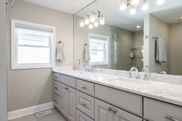 803 S Maple Avenue, Oak Park, IL 60304