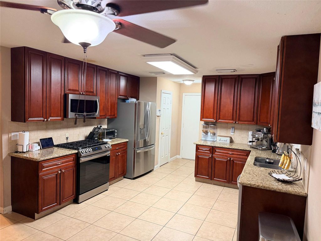 Image 20 of property listing at 22610 Old Church Lane, Katy, TX 77449
