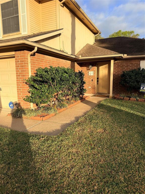 Image 4 of property listing at 22610 Old Church Lane, Katy, TX 77449