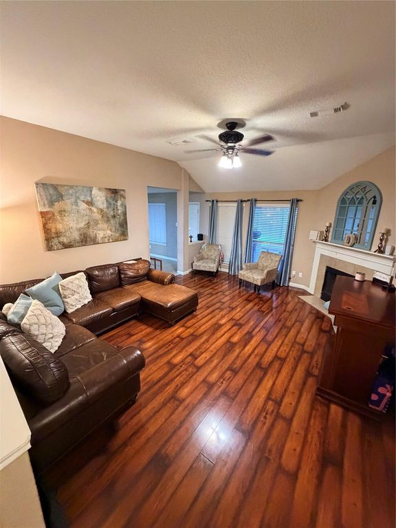 Image 7 of property listing at 22610 Old Church Lane, Katy, TX 77449