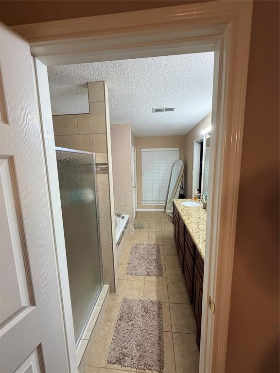 Image 9 of property listing at 22610 Old Church Lane, Katy, TX 77449