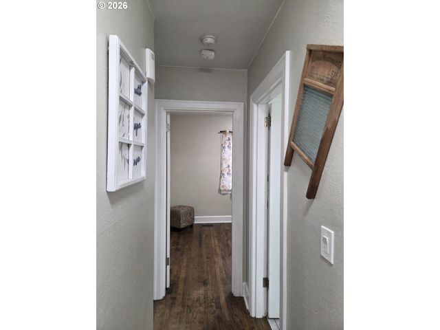 415 Se ROBERTS Ave, Gresham, OR 97080