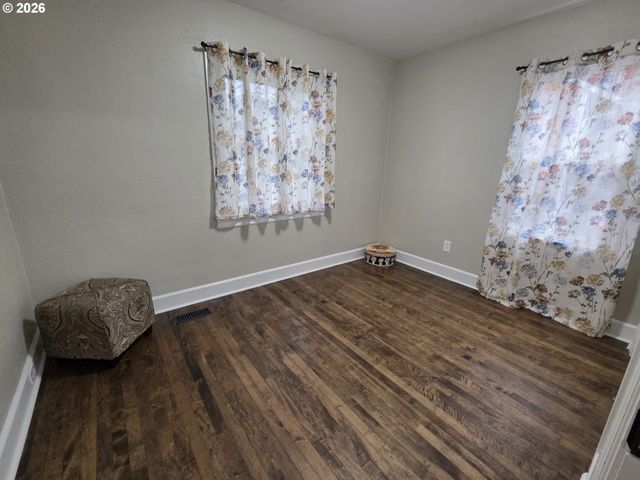 415 Se ROBERTS Ave, Gresham, OR 97080
