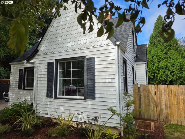 415 Se ROBERTS Ave, Gresham, OR 97080